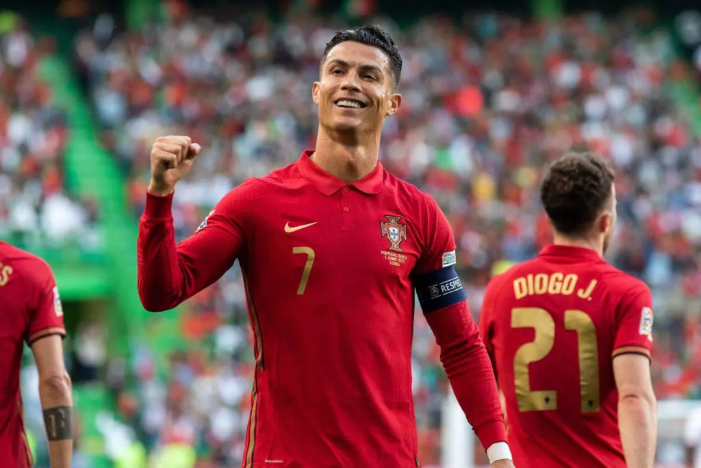 Ronaldo: contrato em Portugal